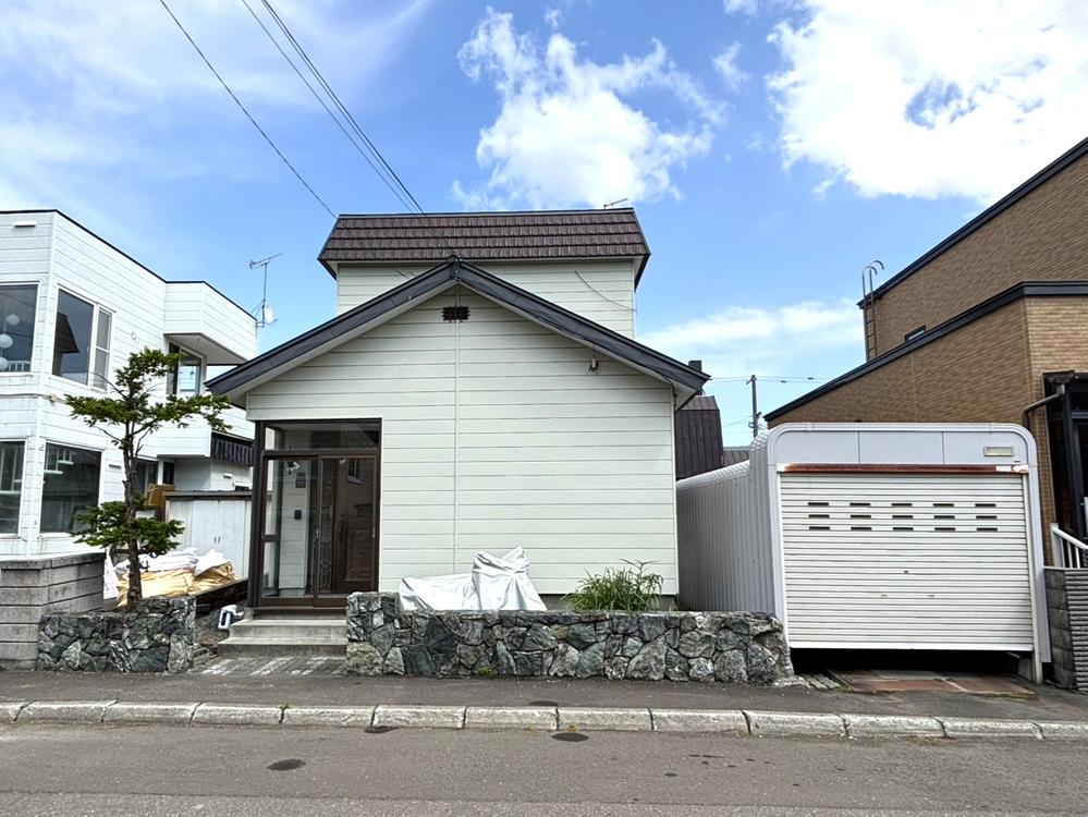 Sunny Southwest-Facing 3LDK Wooden House with Garden in Quiet Kita-ku, Sapporo in Hokkaido