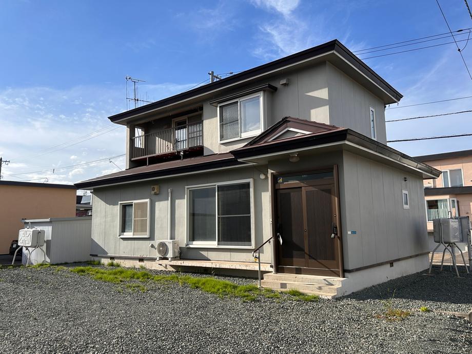 Corner-Lot 4LDK Home with Renovated Interiors in Kitami, Hokkaido