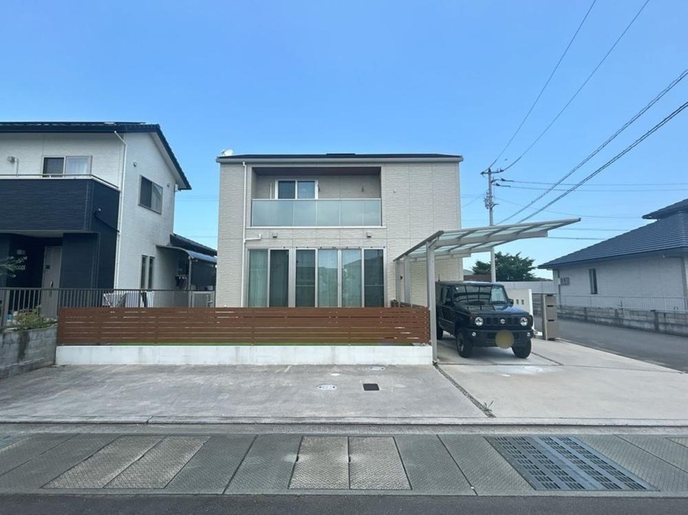 Bright 4LDK with Garden and Parking for Three in Takamatsu, Takamatsu, Kagawa