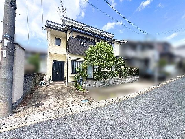 Light-Filled 4LDK+S Home with South-Facing Balcony in Koizumi-cho, Yamatokoriyama, Nara