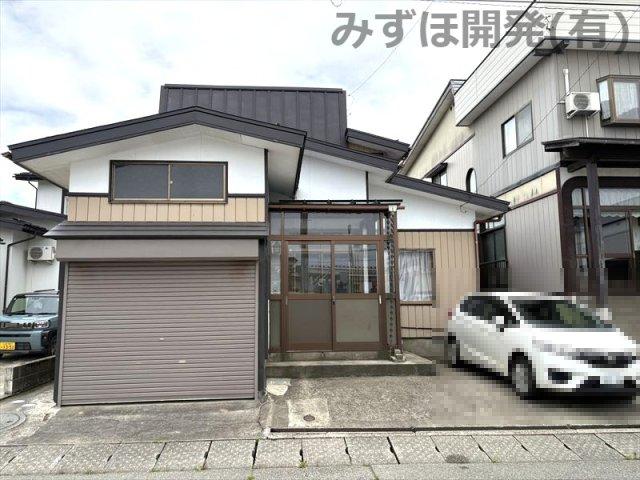 Spacious 7DK Home with Built-In Garage in Shinjo, Shinjo, Yamagata