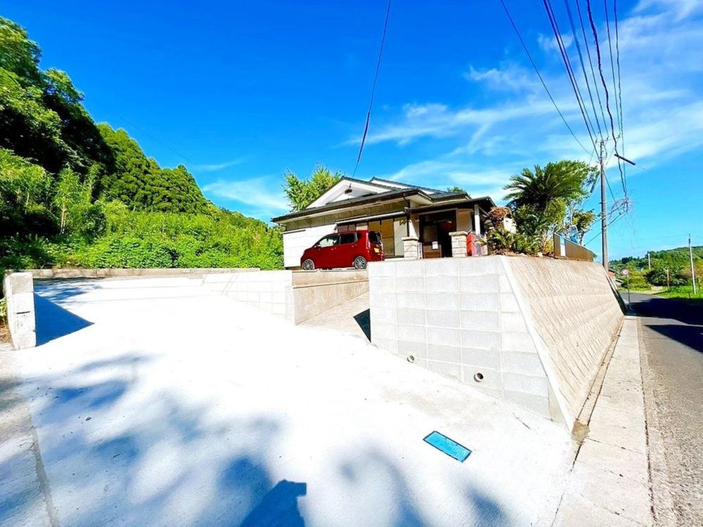 Bright 3LDK Home with 22-Tatami LDK and Parking for Four, Kagoshima