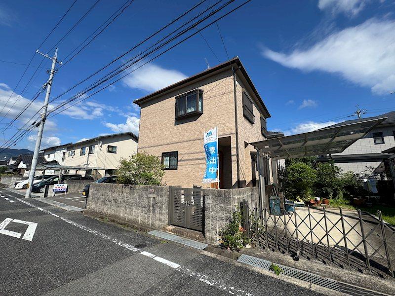 Well-Maintained 4LDK Wooden Home Near Everyday Conveniences in Hiroshima, Hiroshima
