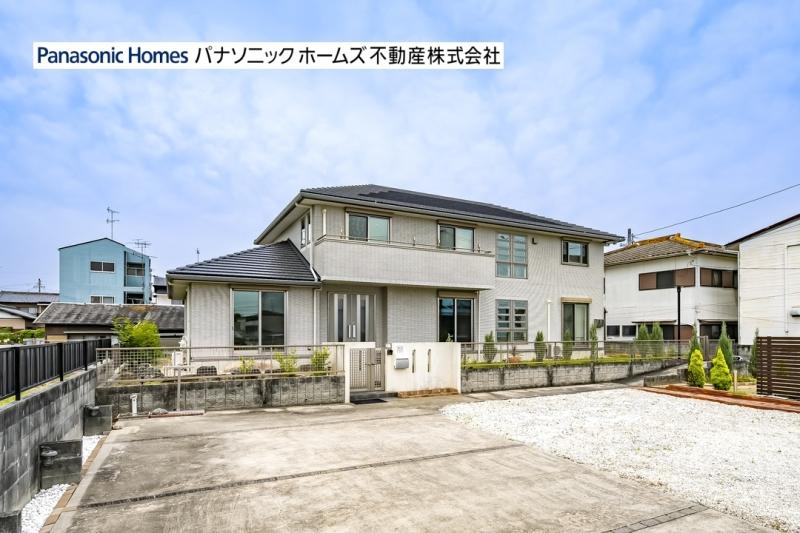 Bright Two-Family 6LDK+S Home on a Large Lot in Coastal Tsu in Mie
