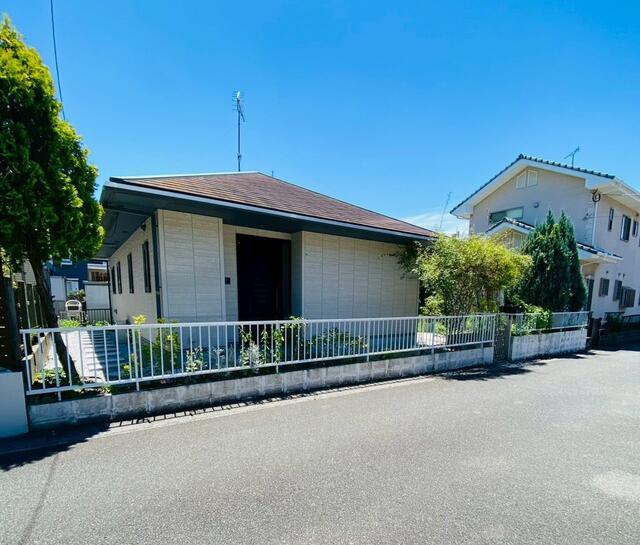 Bright 2LDK Single-Story Home with Garden in Quiet Saitozaki, Fukuoka