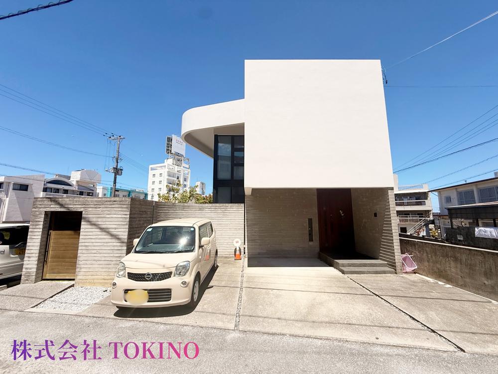 Bright South-Facing 3LDK RC Home with Island Kitchen, Atrium & Triple Parking in Urasoe in Okinawa