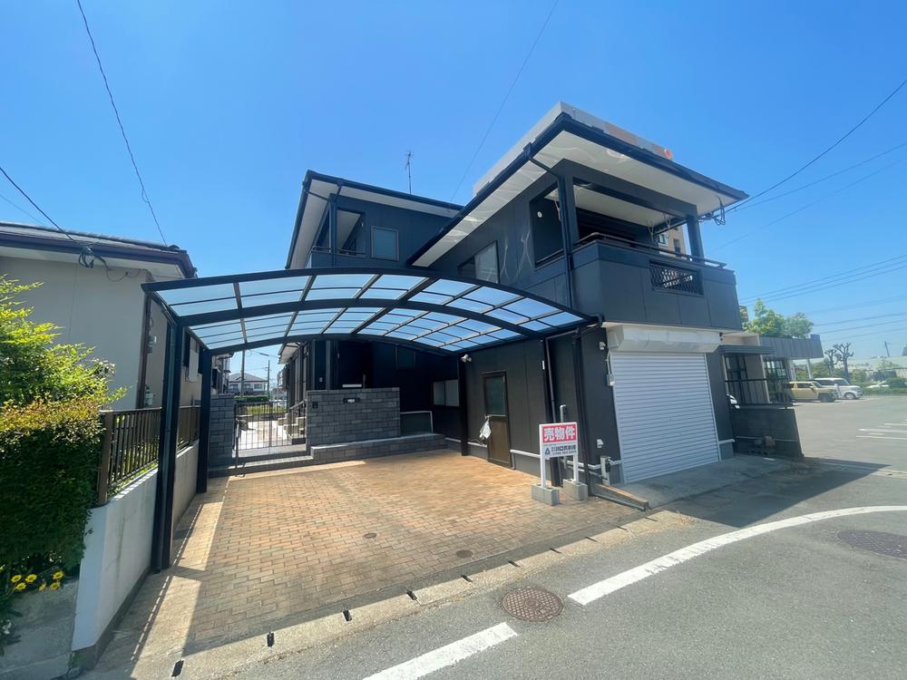 Bright 5LDK Home with Hardwood Floors and 3+ Car Parking in Kumamoto, Kumamoto