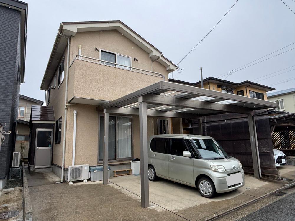 Bright, Partially Renovated 2LDK Home with Ample Parking in Akita, Akita