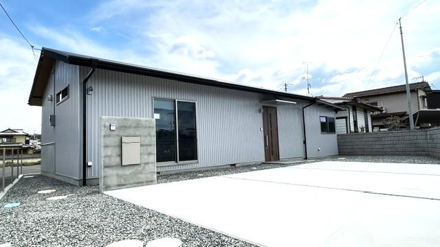 Fully Renovated Bright 2LDK Wooden Bungalow in Quiet Marugame in Kagawa
