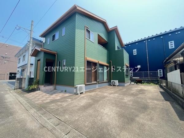 Bright, Well-Maintained 4LDK with Spacious Parking in Miyazaki, Miyazaki
