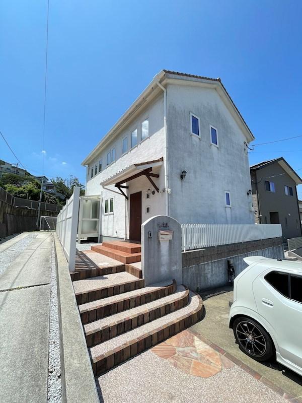 Bright, Renovated 3LDK+S Home with Vaulted Ceilings in Wakamatsu, Kitakyushu, Fukuoka
