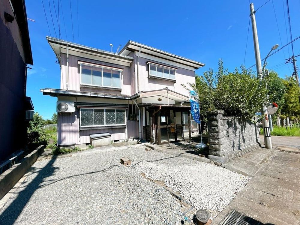 Spacious 7DK Home with Tatami Rooms Near Arai Station, Myoko, Niigata