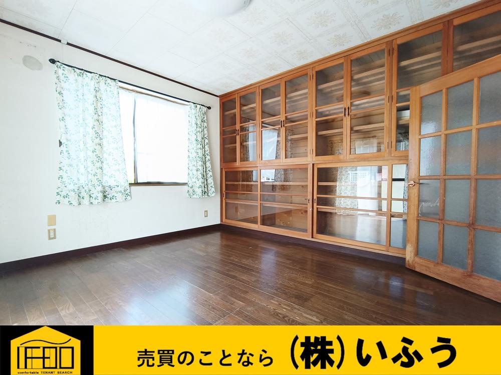 Bright Corner-Lot 5LDK House in Oita with Garden & 2-Car Parking in Oita