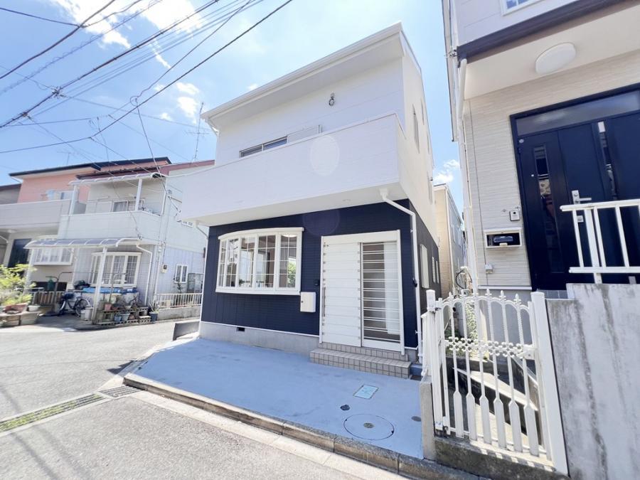Fully Renovated Bright 3DK Wooden House near Inada-tsutsumi in Kanagawa