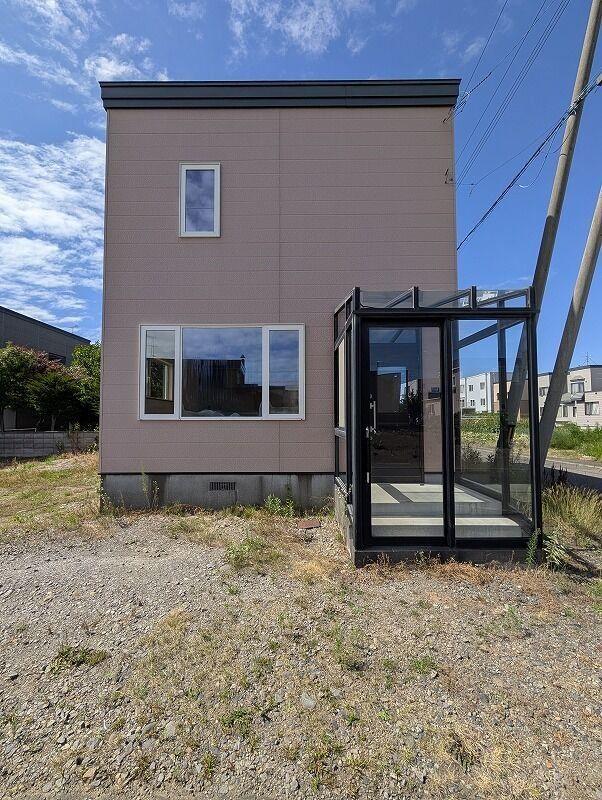 Fully Renovated Bright 2LDK House with 4-Car Parking in Sapporo's Shiroishi Ward in Hokkaido