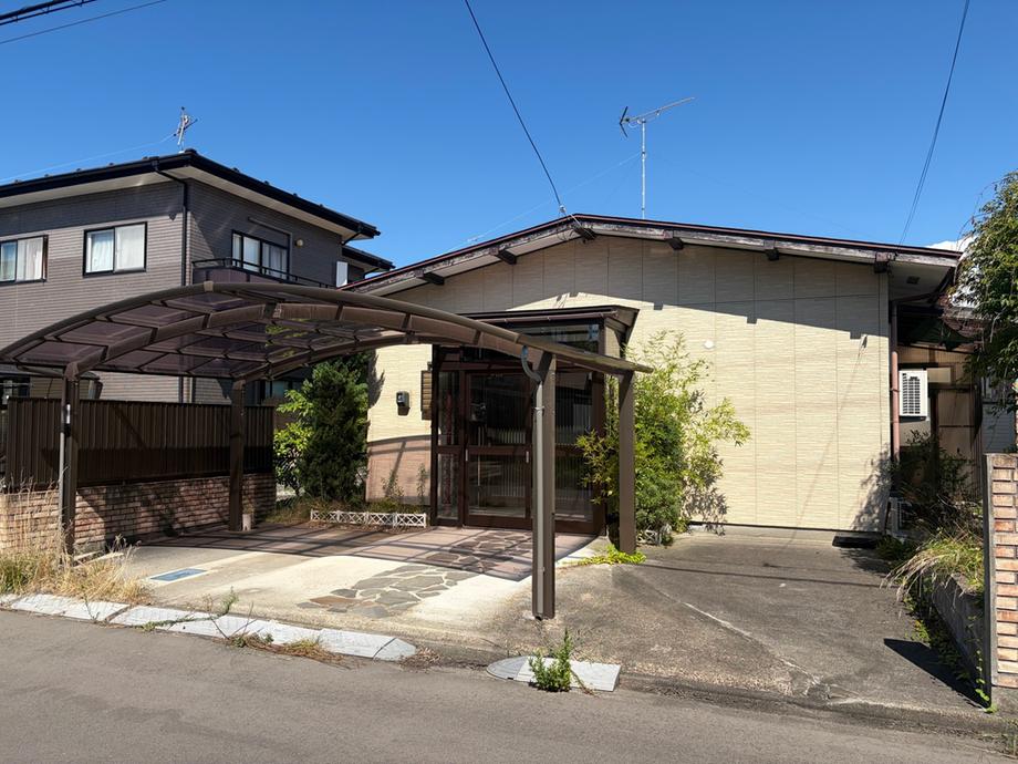 Single-Story 4DK Home Near Sakata Station with Carport, Sakata, Yamagata