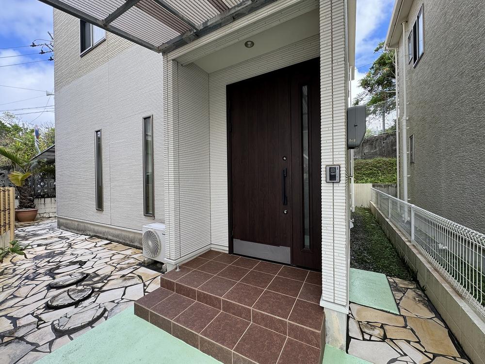 Renovated 3LDK Family Home with Spacious 20-Tatami LDK in Kokuba, Okinawa