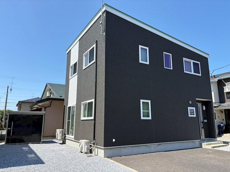 Bright 4LDK Home with Parking for 3+ in a Quiet Towada Neighborhood, Towada, Aomori