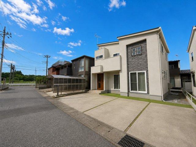 Bright 2018 4LDK+S Home with Walk-in Closet & 3-Car Parking in Tochigi in Tochigi