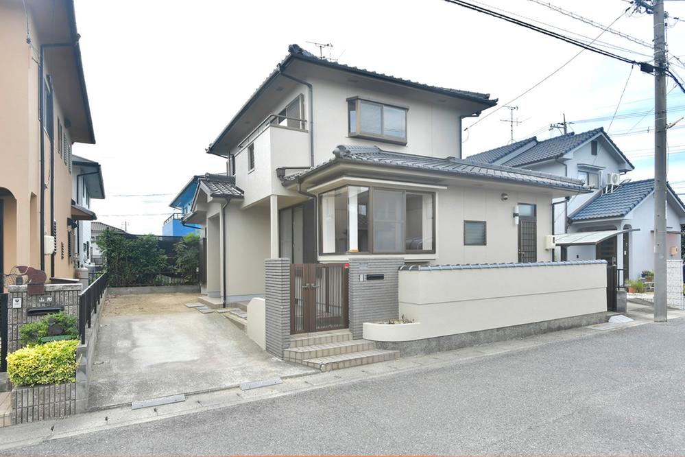 Fully Renovated Bright 4LDK House near Higashi-Okayama Station in Okayama