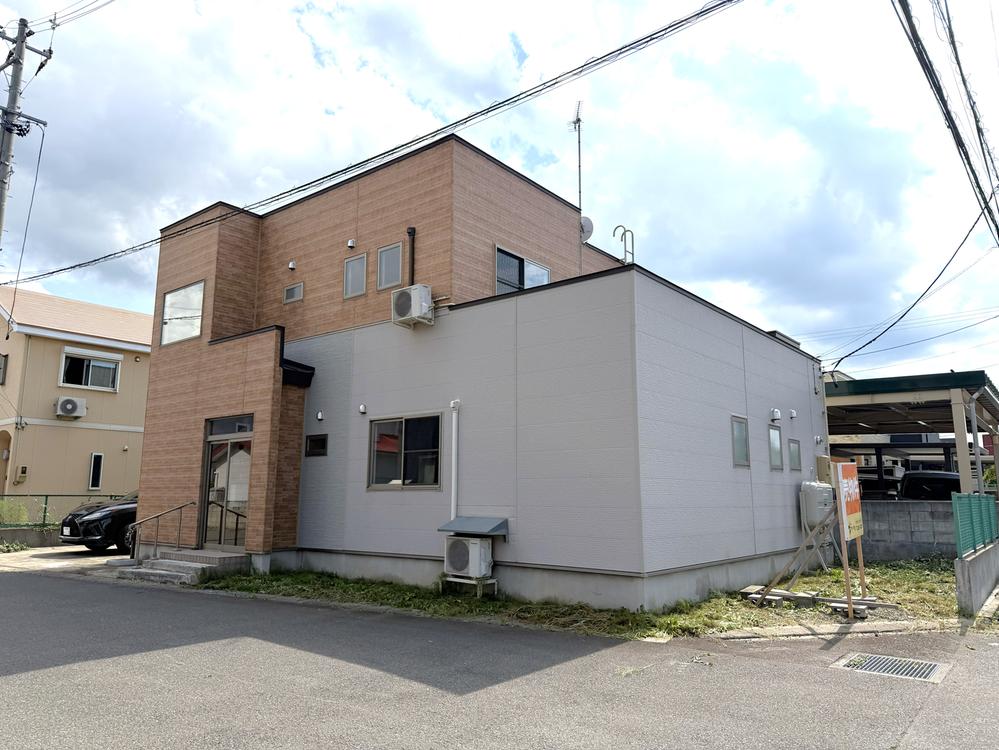 Renovated 3LDK+S Home with 3-Car Parking in Hirosaki, Hirosaki, Aomori