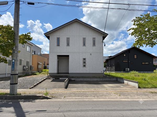 Bright Solar-Powered 3LDK+2S Home in Hirono, Hirosaki, Aomori