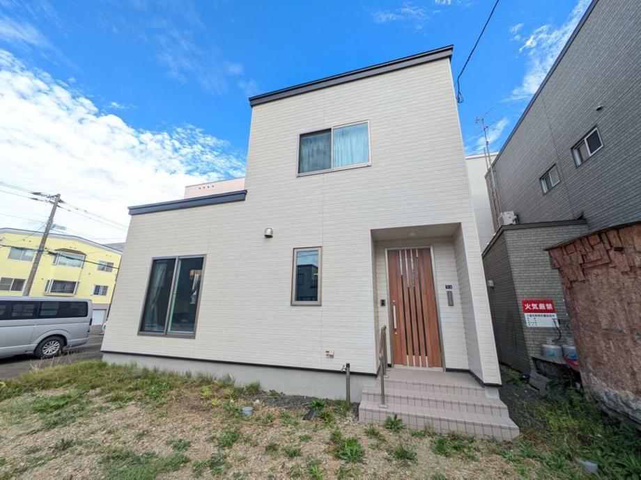 Nearly New 2LDK+S Home, 6 Minutes from JR Shiroishi Station, Hokkaido