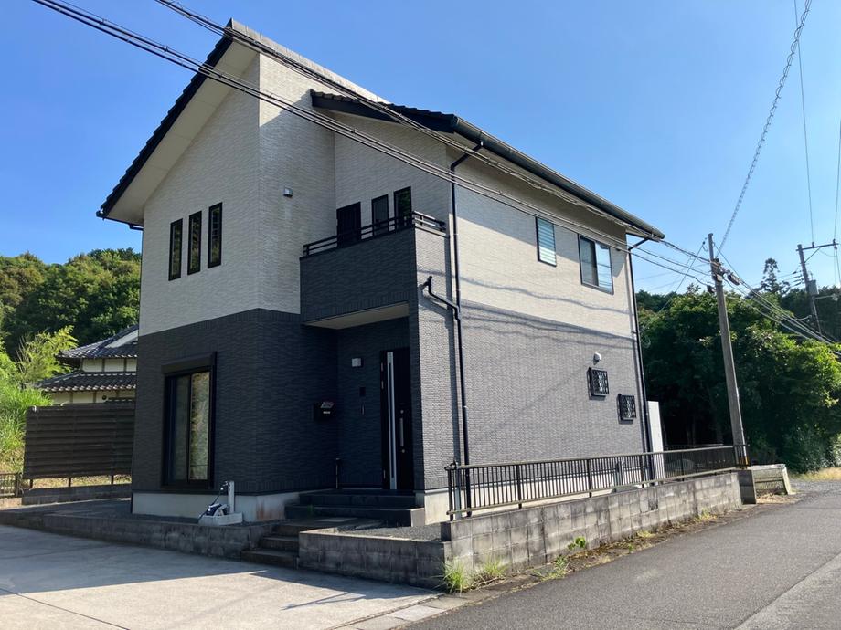 Fully Renovated 4LDK with Bright Interiors in Peaceful Mine City, Mine, Osaka