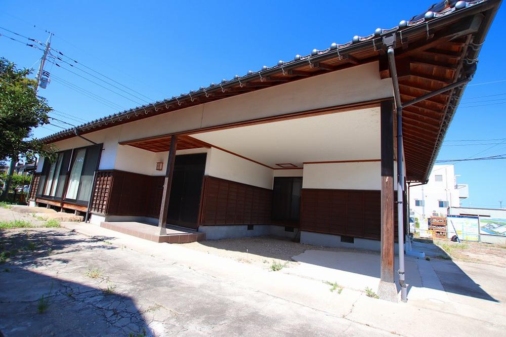 Spacious 4LDK Fully Renovated House in Yonago with Large Garden, Yonago, Osaka