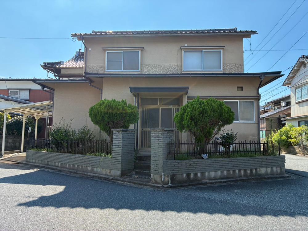 Bright 3DK Corner House with Carport in Quiet Tottori Neighborhood in Tottori