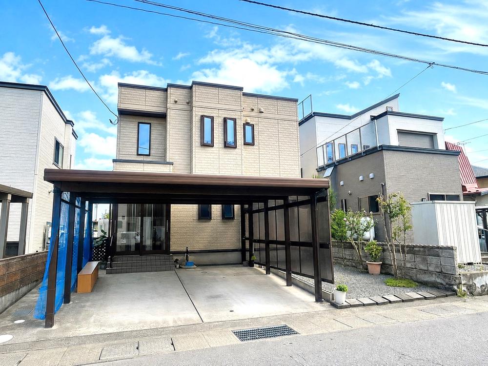 Quiet 3LDK Wooden Home with Garden, Carport & Snow Ditch in Honizumi 2, Aomori