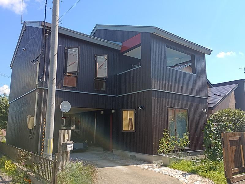 Bright 3LDK Home with Vaulted Timber Living Room and Garage in Hiraoka-cho, Hirosaki, Aomori