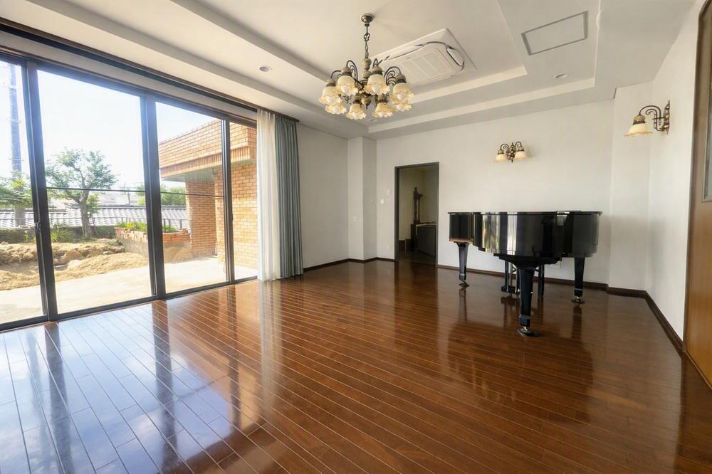 Grand 4LDK+2S Residence with Spacious Grounds in Tempaku-ku in Nagoya
