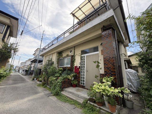 Fair 2LDK Wooden House in Midorigaoka, Kofu — 1970 Build with Renovation Potential, Yamanashi