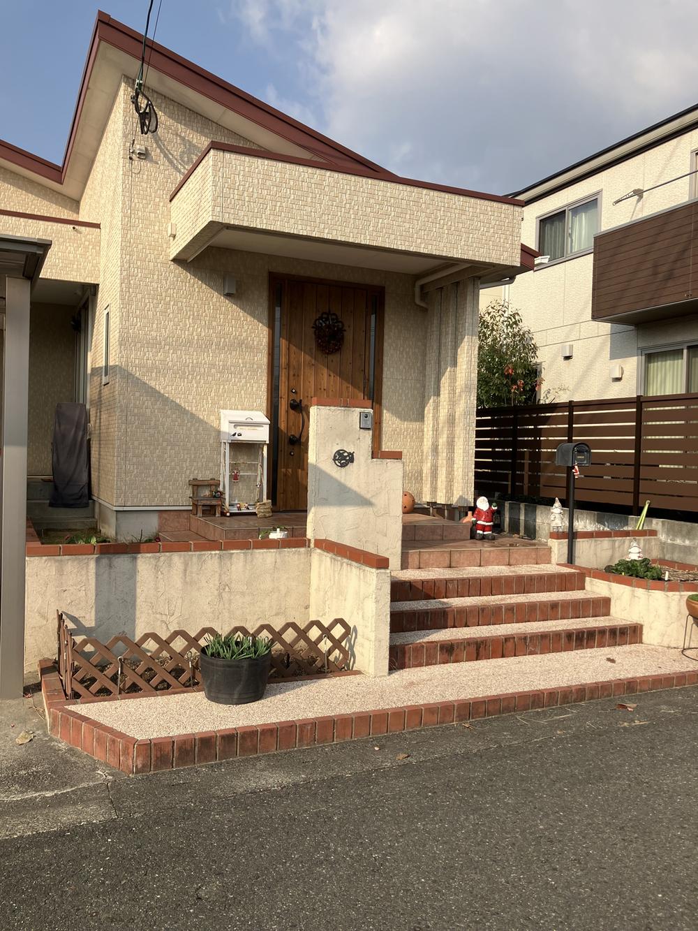 Bright All-Electric 2LDK Wooden Home with Loft & South Garden in Popular Kuraue, Tosu in Saga