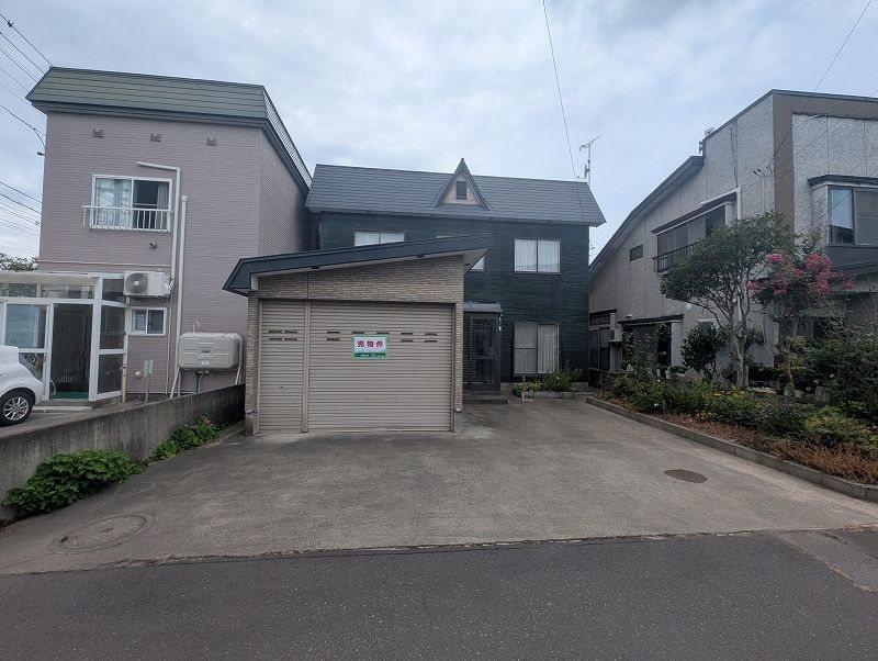 Spacious 4DK+S Wooden House with Garage and Attic Storage in Goshogawara in Aomori