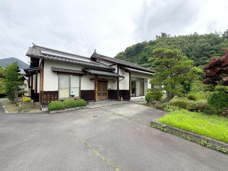 Spacious 5DK Wooden Ranch in Rural Matsumoto with Large Lot, Nagano