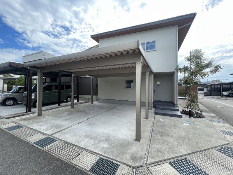 Bright 3LDK Home with Heated Floors and Two-Car Carport in Nabeta in Toyama