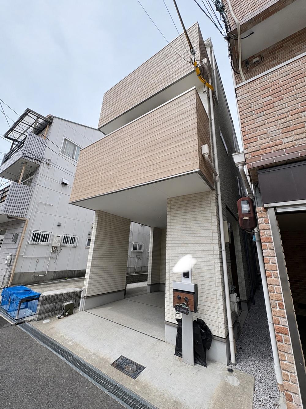Bright 3LDK Home Near Shirokitakoen-dori Station, Osaka