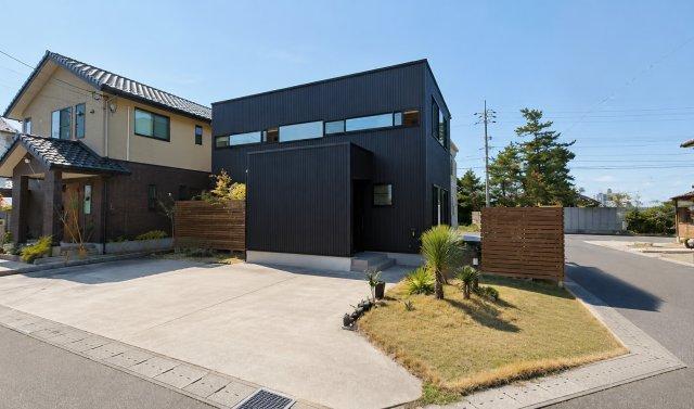 Modern 3LDK+S Corner-Lot Home with Second-Floor LDK in Yonago in Tottori