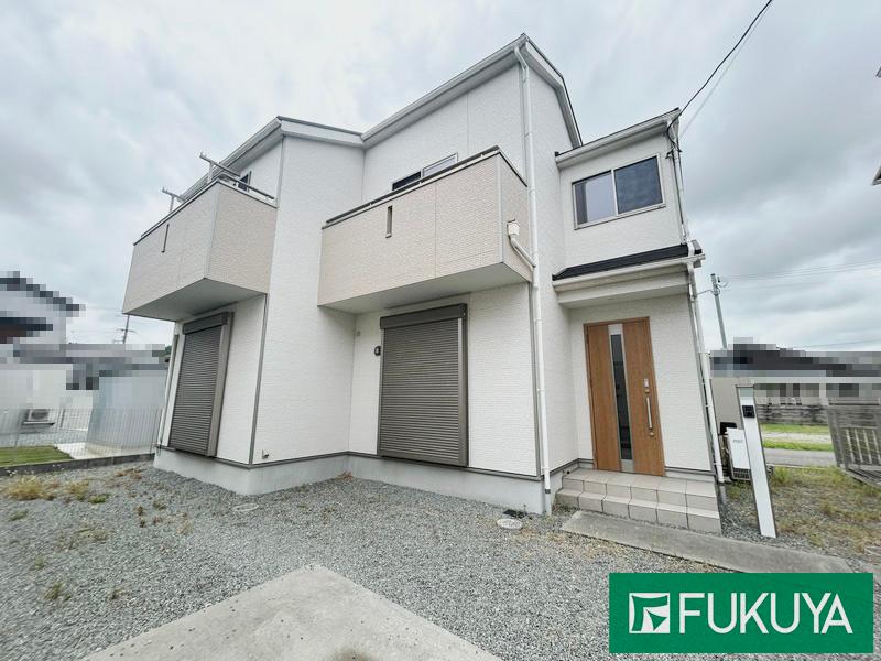 Bright Solar-Powered 4LDK with Parking for Two in Himeji, Himeji, Hyogo