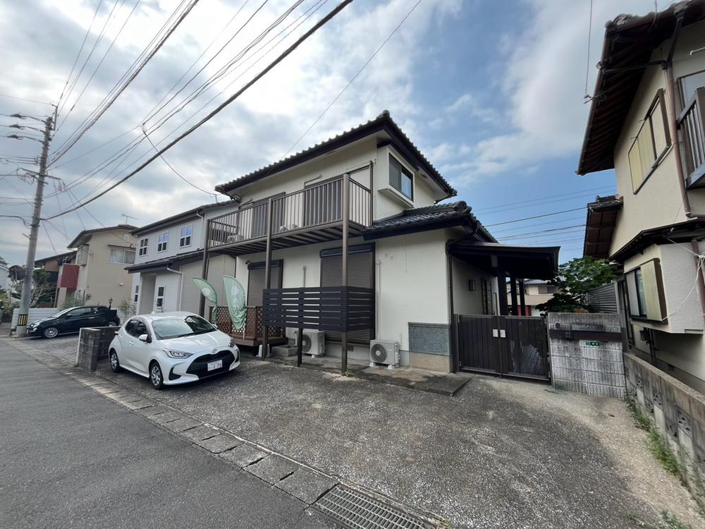 Fully Renovated 3LDK Home with 2-Car Parking Near Misakigaoka Station in Fukuoka