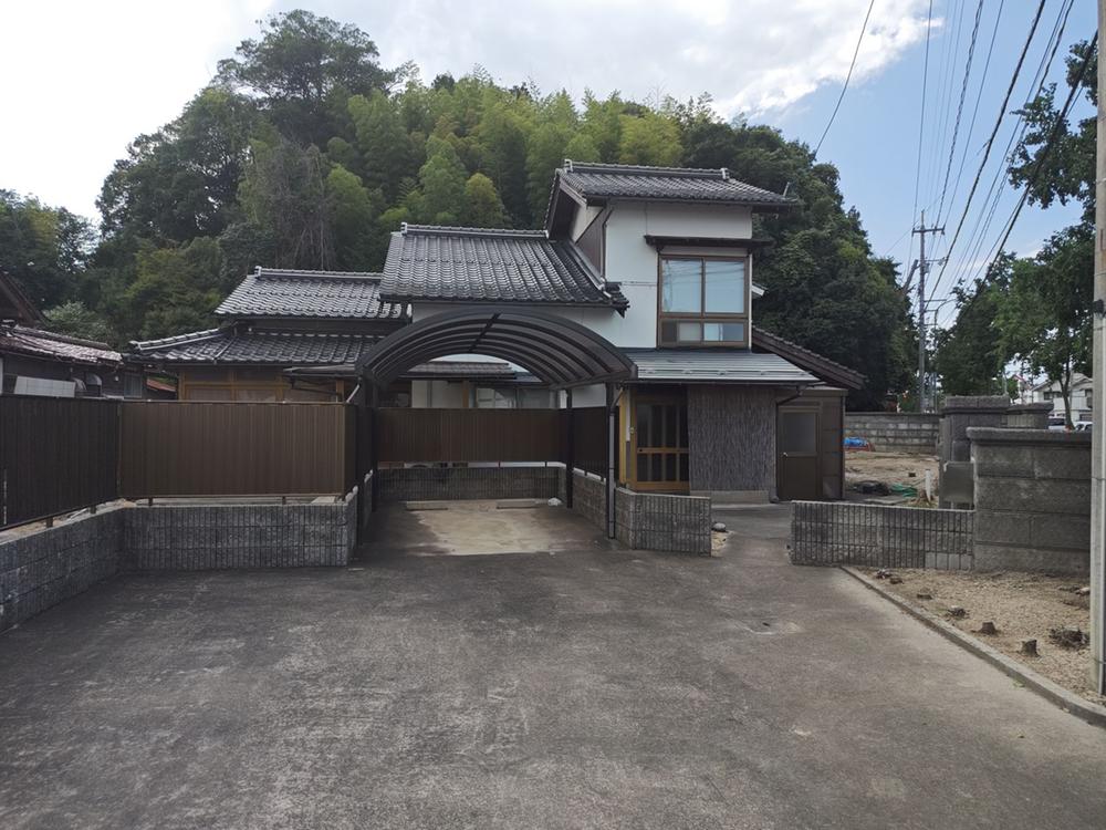 Spacious Unrenovated 6LDK with Historic Kura on 287-Tsubo Lot in Yonago, Tottori