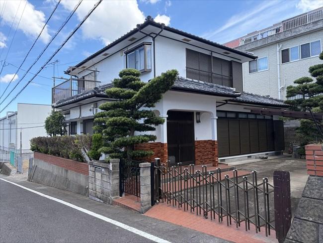 Spacious Unrenovated 8DK Wooden House with 2-Car Parking in Quiet Dairando, Nagasaki in Nagasaki