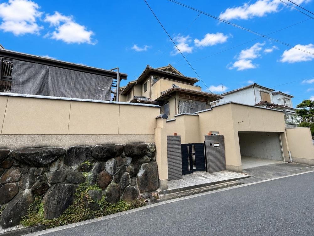 Sunny 4LDK+S Wooden Home with Terrace & Garage in Quiet Shigigaoka in Nara