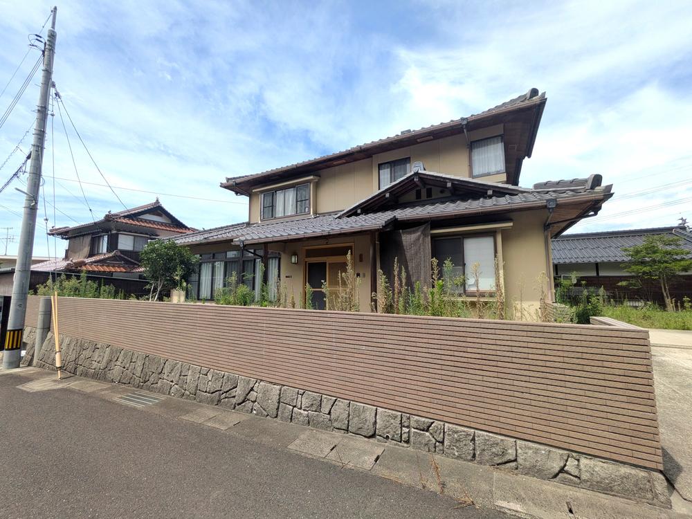 Spacious 7LDK Corner Home on a Large Lot in Quiet Hamada in Shimane