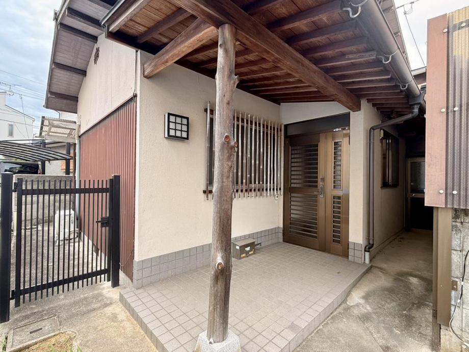 Spacious 6DK Tatami House with Renovation Potential in Marugame in Kagawa