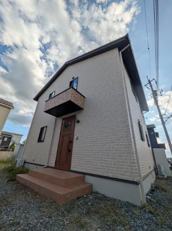 South-Facing All-Electric 4LDK+S Home in Kofu with Dual Parking in Yamanashi