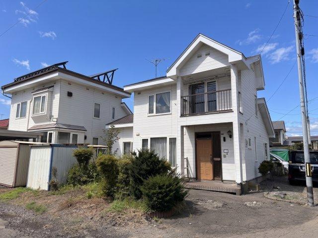 Sunny Southeast Corner 4LDK Wooden House with Shutter Garage in Obihiro in Hokkaido