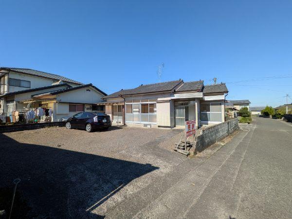 Peaceful 4DK Wooden Home with Garden and 3+ Parking Spaces in Miyazaki, Miyazaki